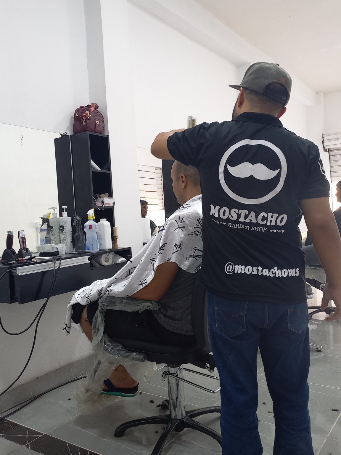 Mostacho Barber Shop – aula prática